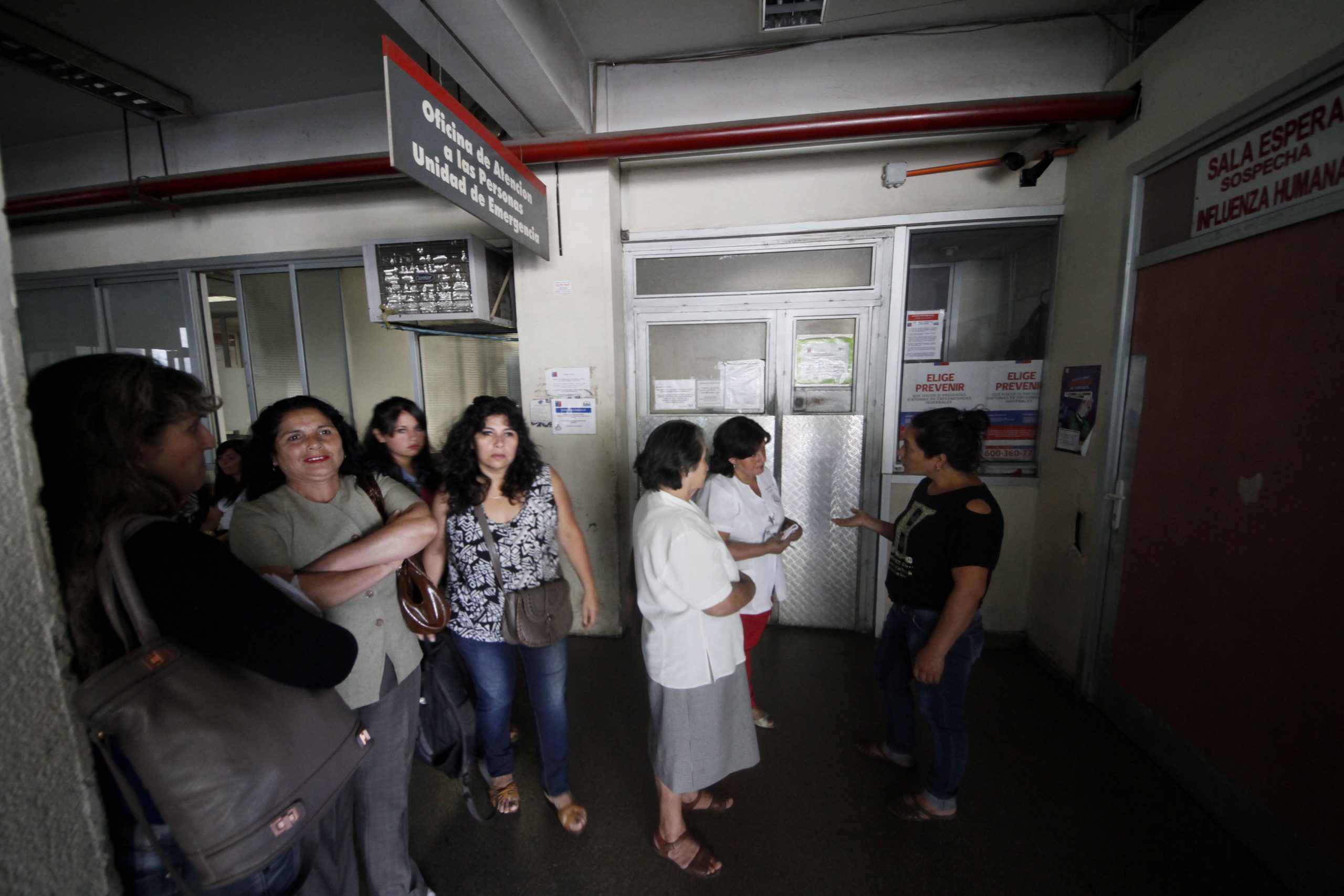 Funcionarios de urgencia del Hospital Barros Luco se movilizan por colapso y demandan mejoras del servicio