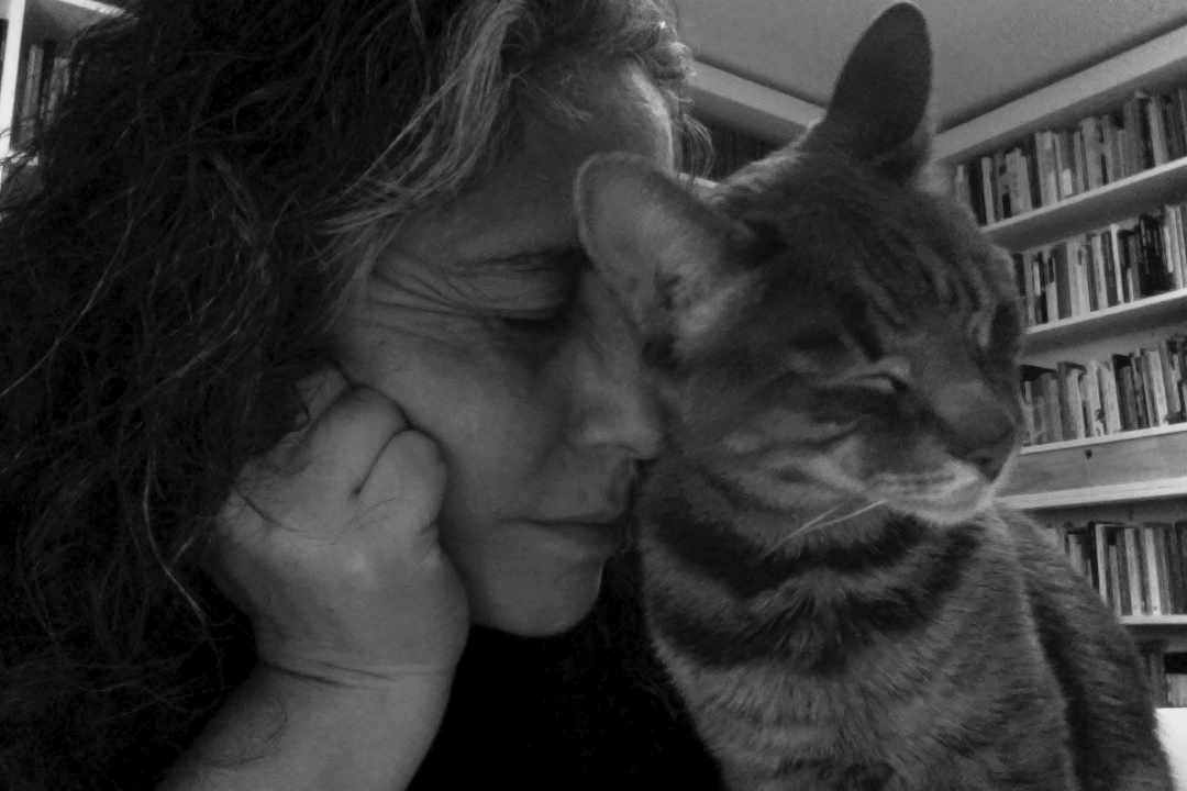 El velo luminoso sobre Leer y velar de Nadia Prado (Cuadro de Tiza Ediciones, 2017)