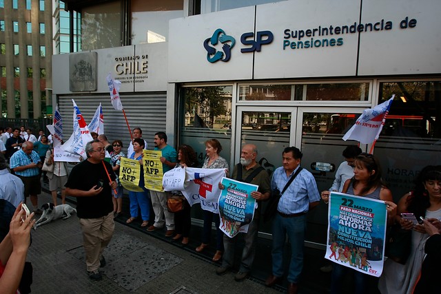 Que se acabe Chile: La mitad de las mujeres del país jubilaron con menos de 27 mil pesos en febrero