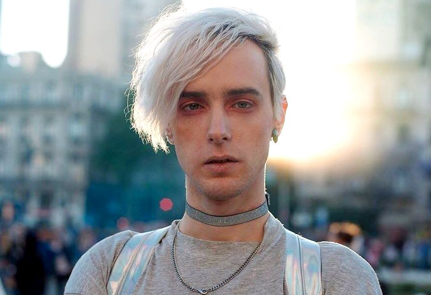 Hijo de Gustavo Cerati se declara gay y feminista: "Lucho por la igualdad de género e inclusión de minorías"