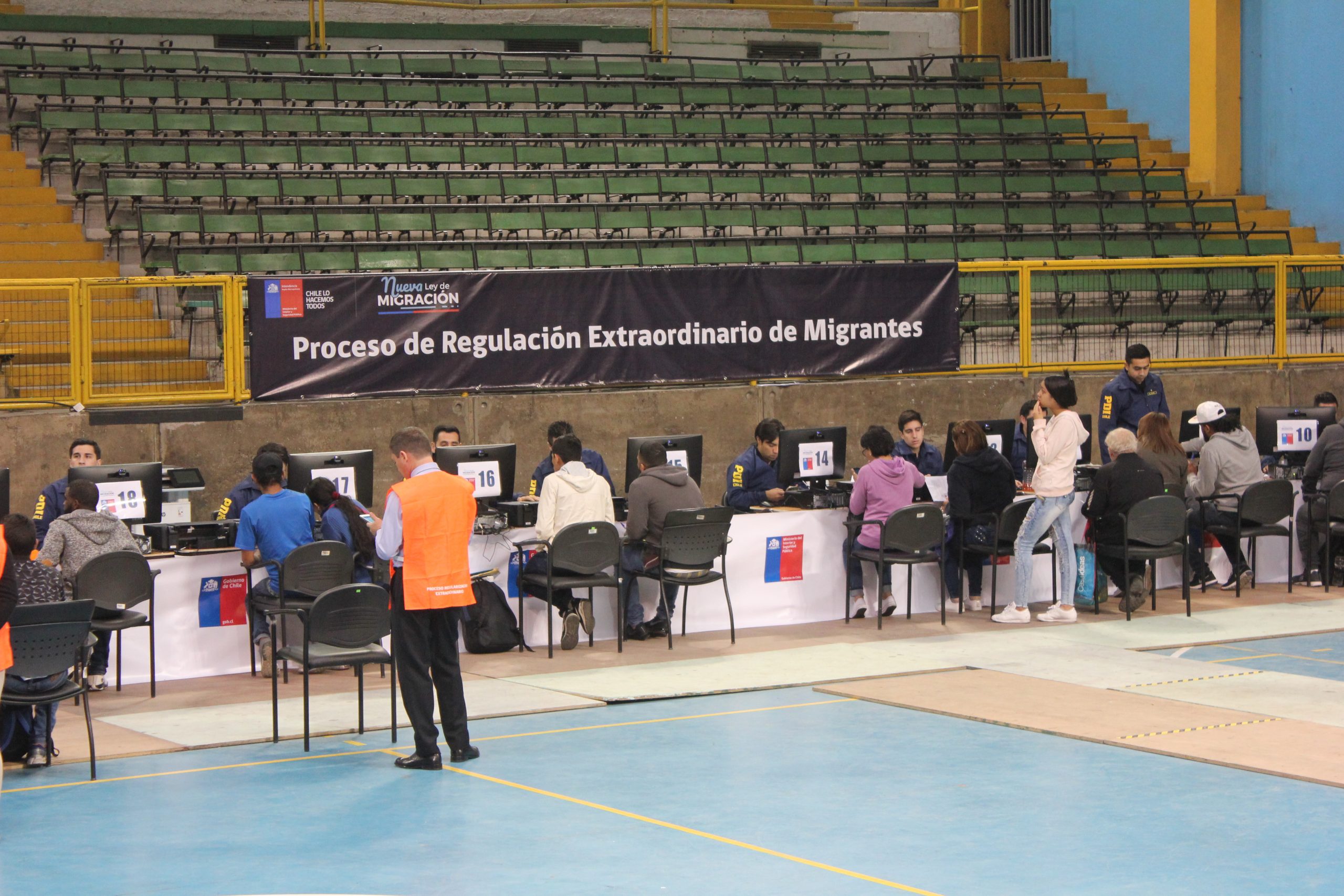 Proceso de regularización migrante: Errático, desordenado, cambiante y caótico