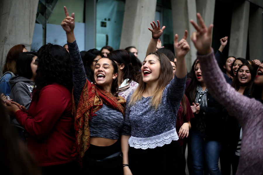 De Sonia Montecino a Kena Lorenzini: Más de 100 académicas y profesionales entregan apoyo a estudiantes feministas