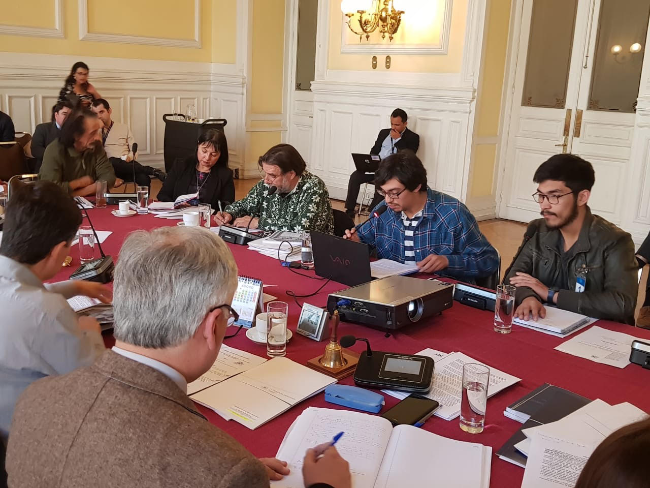 Brigada Ramona Parra expone ante Comisión de Cultura y rechaza proyecto que regula el arte gráfico callejero
