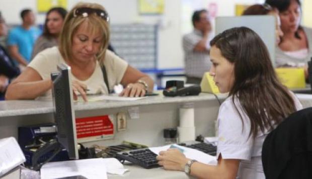 Discriminación de género también en el banco: Mujeres tienen tasas de interés más altas que los hombres