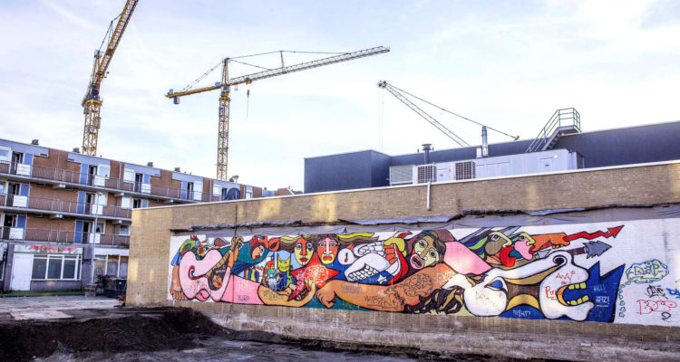 Hallan antiguo mural de la Brigada Ramona Parra en medio de una demolición en Holanda