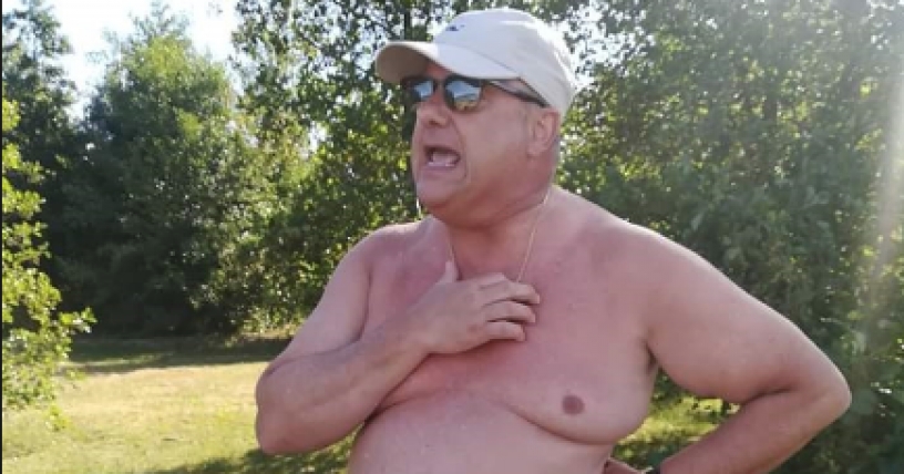 ¿Le importaría señor que nos instaláramos en su jardín un rato?