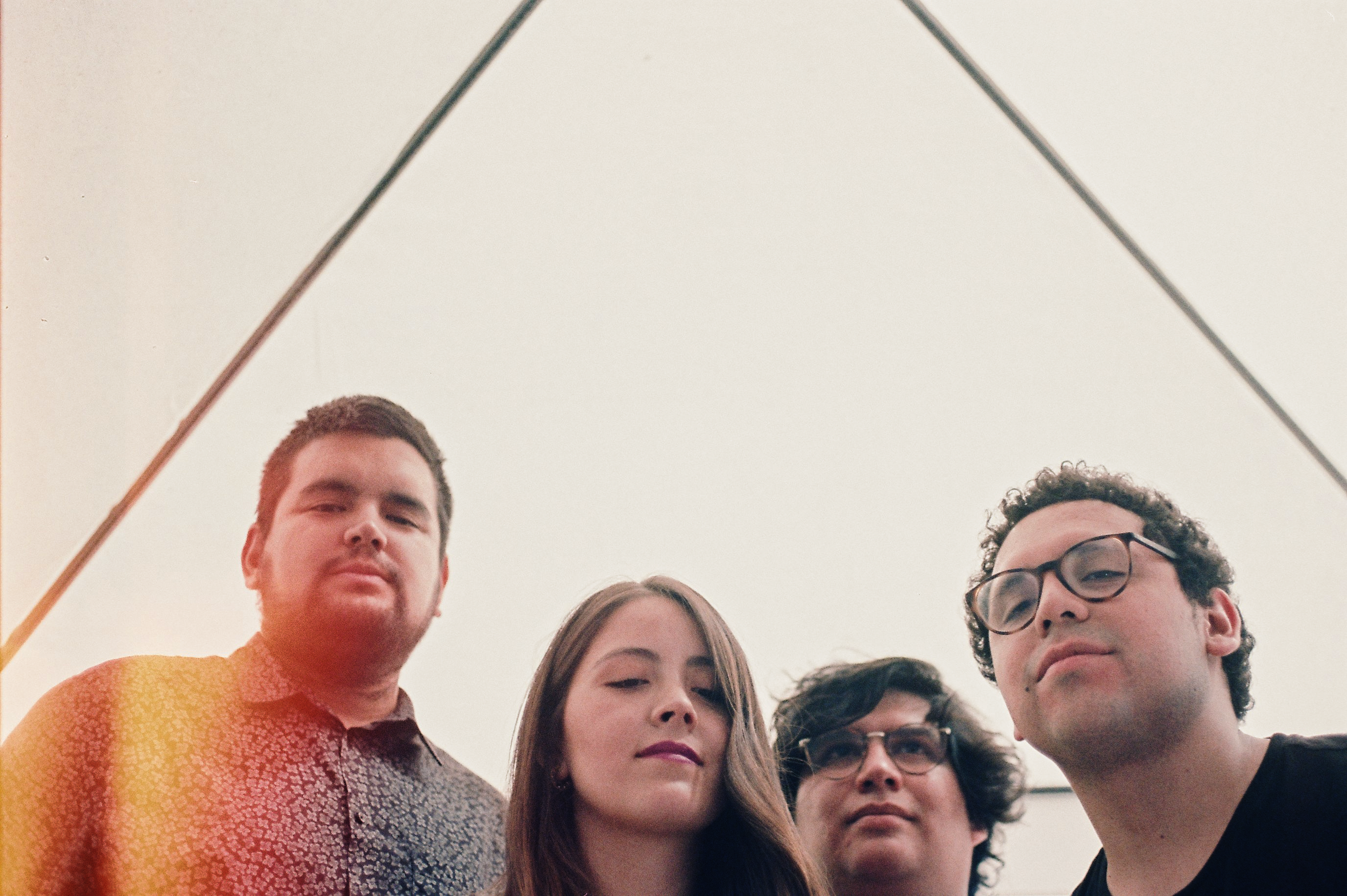 Artificiales lanza el videoclip de su nuevo single "Playa"