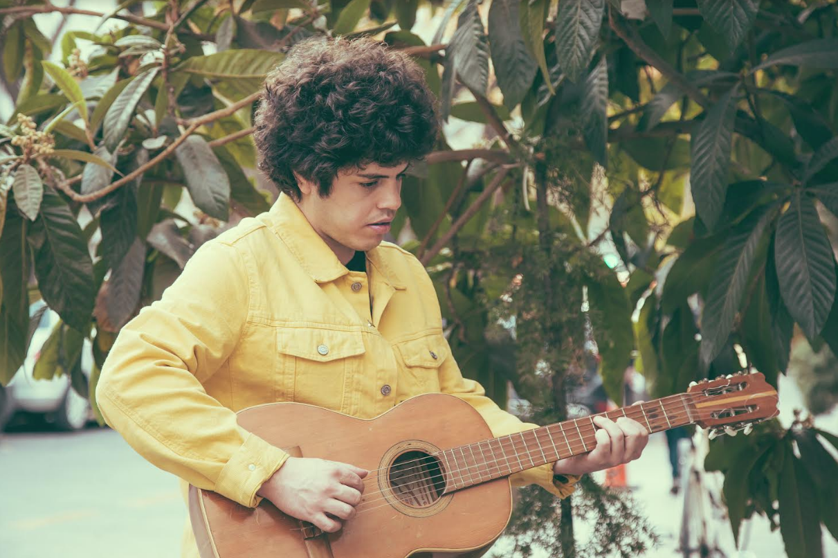 Vicente Cifuentes estrena colaboración con destacados cantautores chilenos