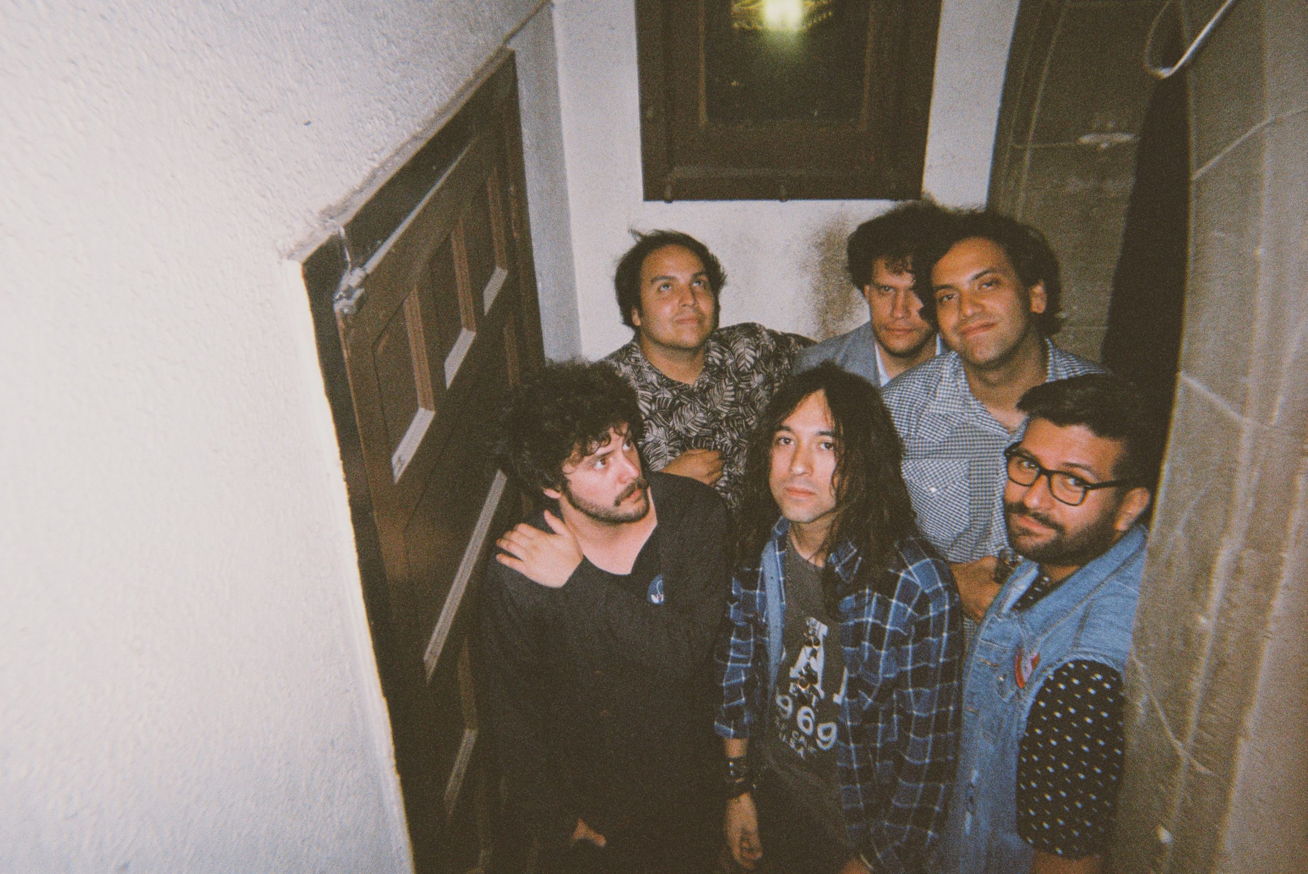 Los Fictions y Matías Cena se presentarán gratis en Bar de René