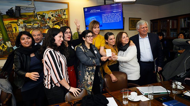 40 horas: La estrategia de la oposición para mantener en agenda un proyecto incómodo para Piñera