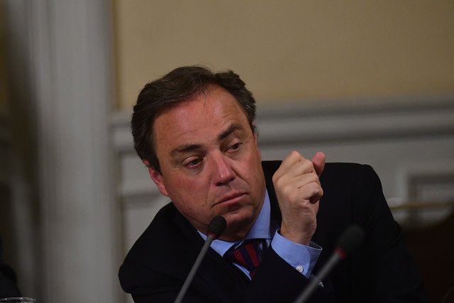 La contradictoria versión del diputado Eguiguren sobre el uso de asignaciones parlamentarias