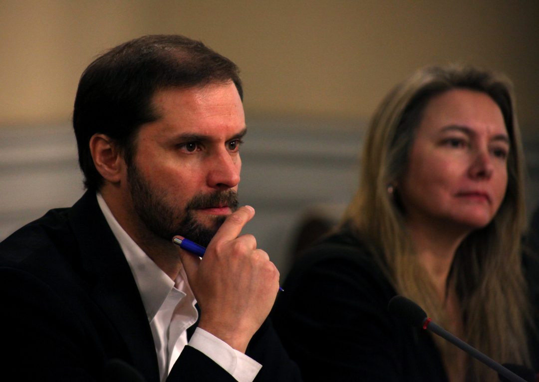 Diputado Bellolio se descuelga de postura UDI y se abre al plebiscito