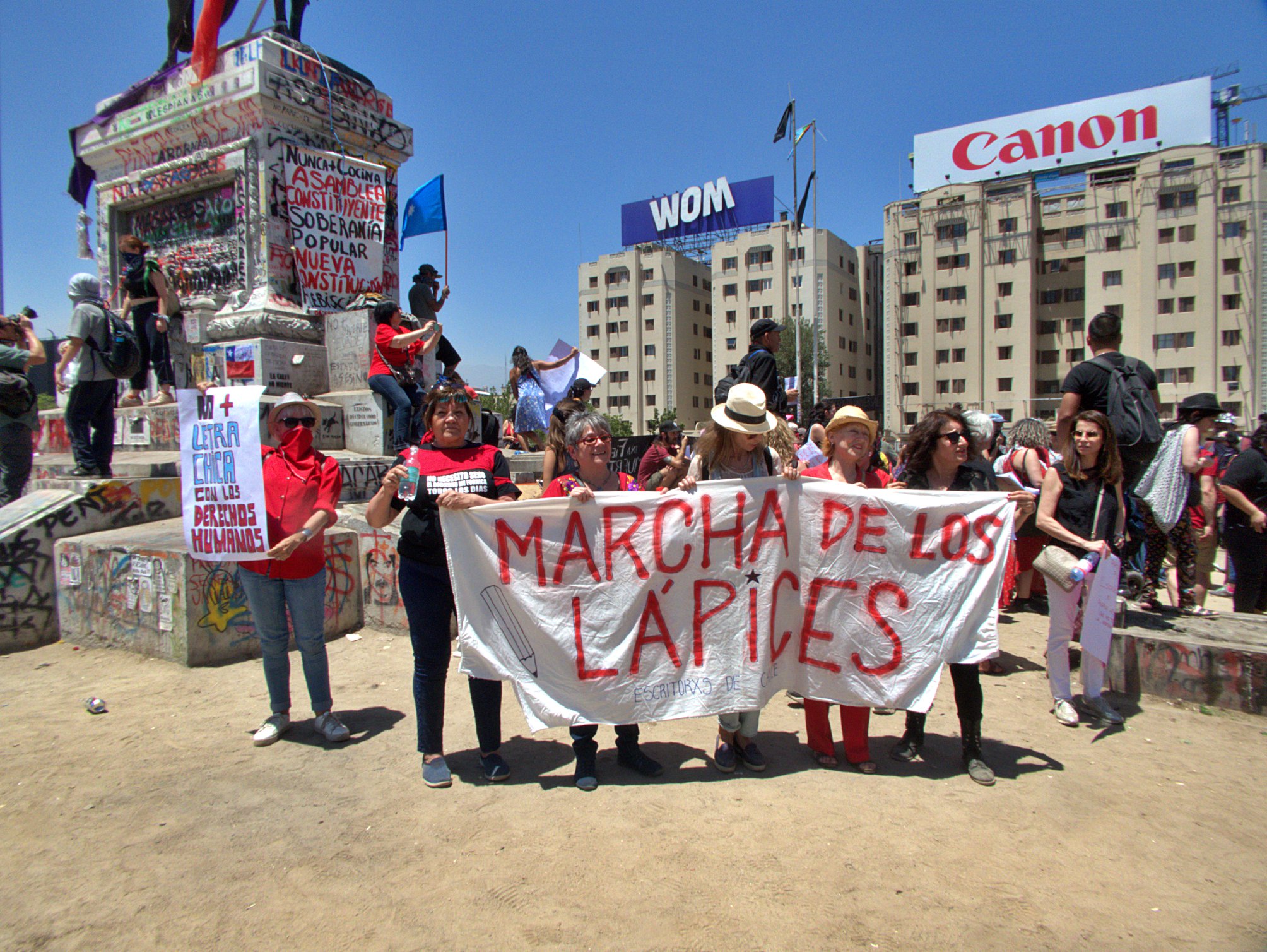 Sobre la apatía política en el mundo del libro: por qué no hacer lanzamientos ni lecturas poéticas los viernes