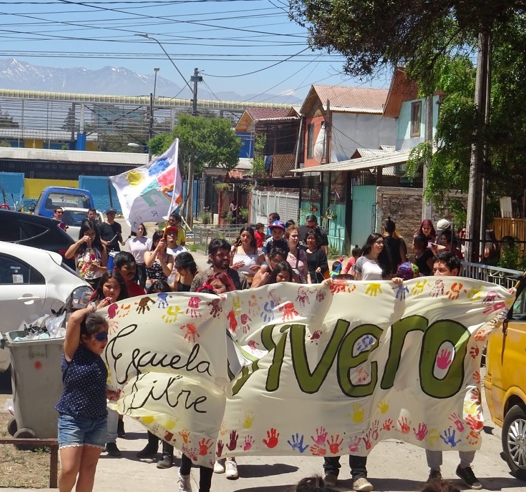 Obsolescencia de la escuela y posibilidad de la auto-educación comunitaria