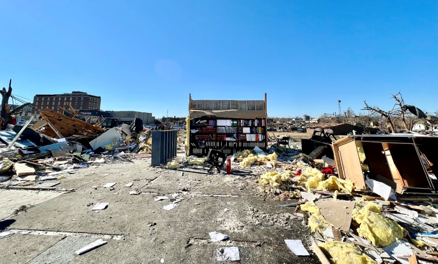 Al menos 64 muertos por los tornados en Kentucky, según el gobernador