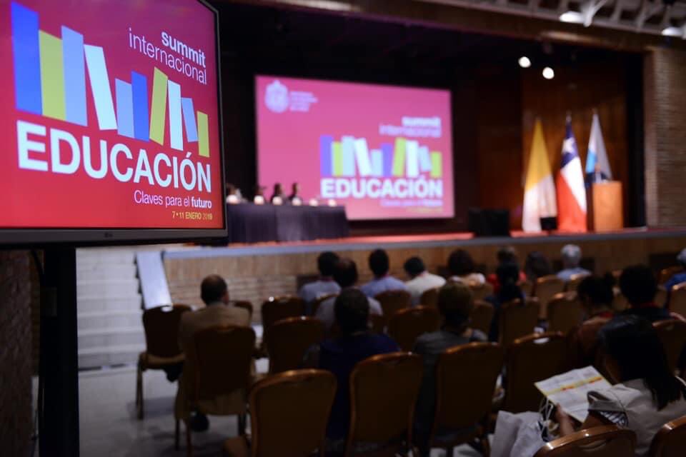Académicas denuncian falta de representación de mujeres en Summit de Educación UC