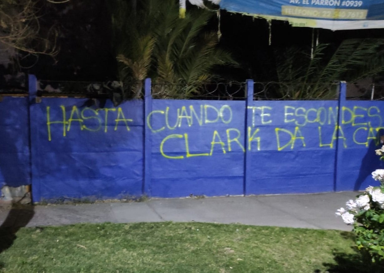 VIDEO| Crisis en la U: Así fue la protesta que hicieron los hinchas en el CDA