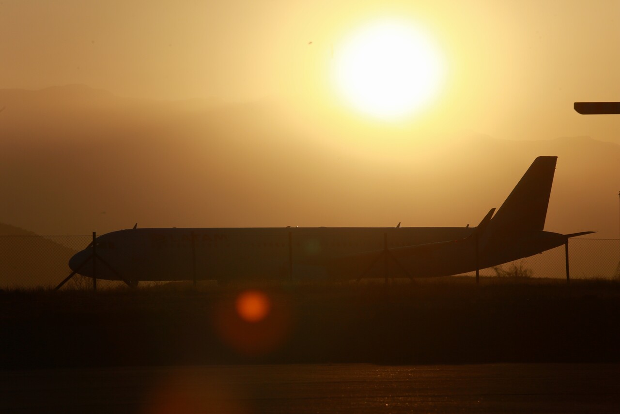 Encuentran avión que desapareció el domingo en Nepal y ya se han rescatado 21 cuerpos