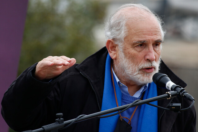 Montes por idea de que se vaya a eliminar la propiedad de la vivienda: "Es un invento"