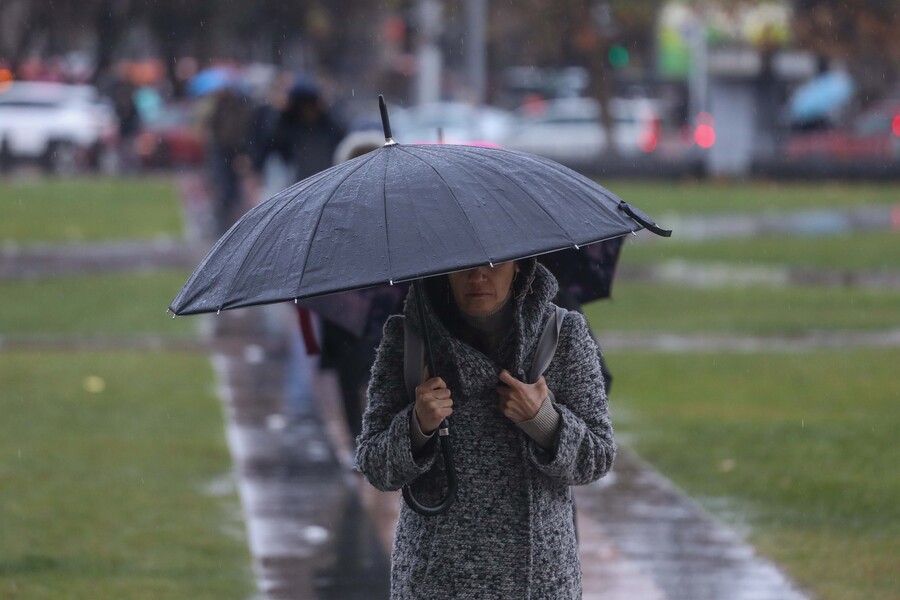 Llueve sobre la ciudad: ¿Hasta cuándo seguirá precipitando en la zona central?